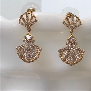 ❤️CZ Gold Tone Fan Seashell Dangle Pierced Earrings